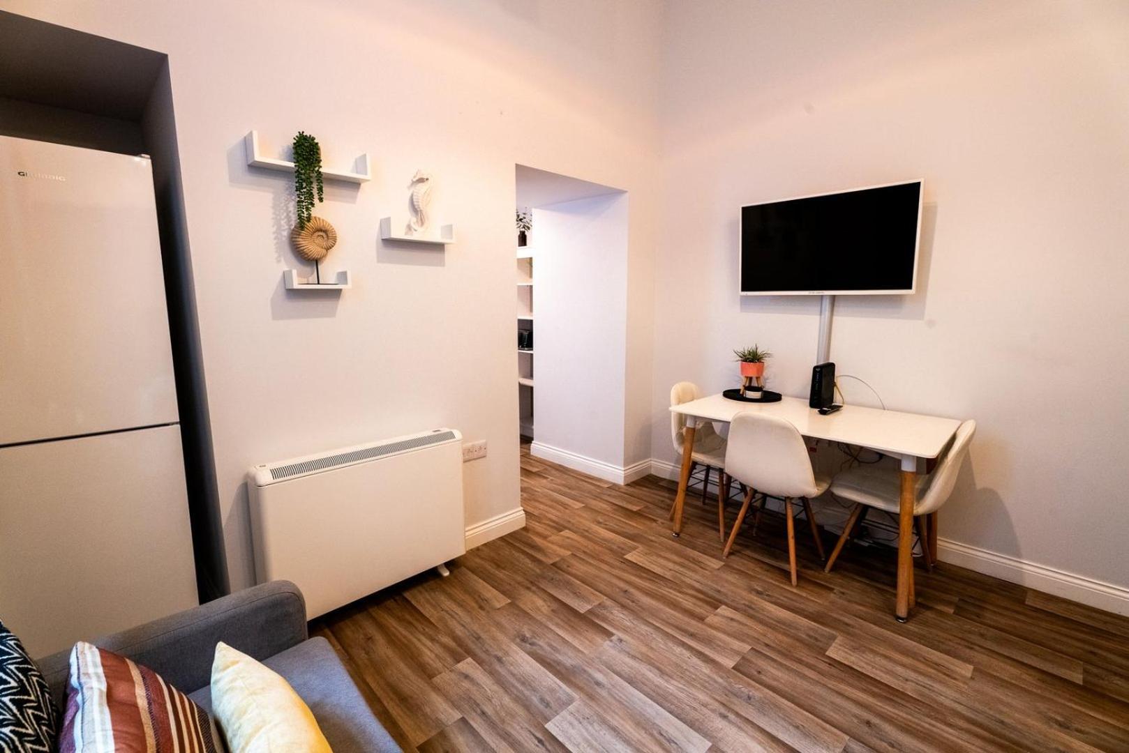 Free Parking | Smart Tv | 4 Guests Apartment Swansea Phòng bức ảnh