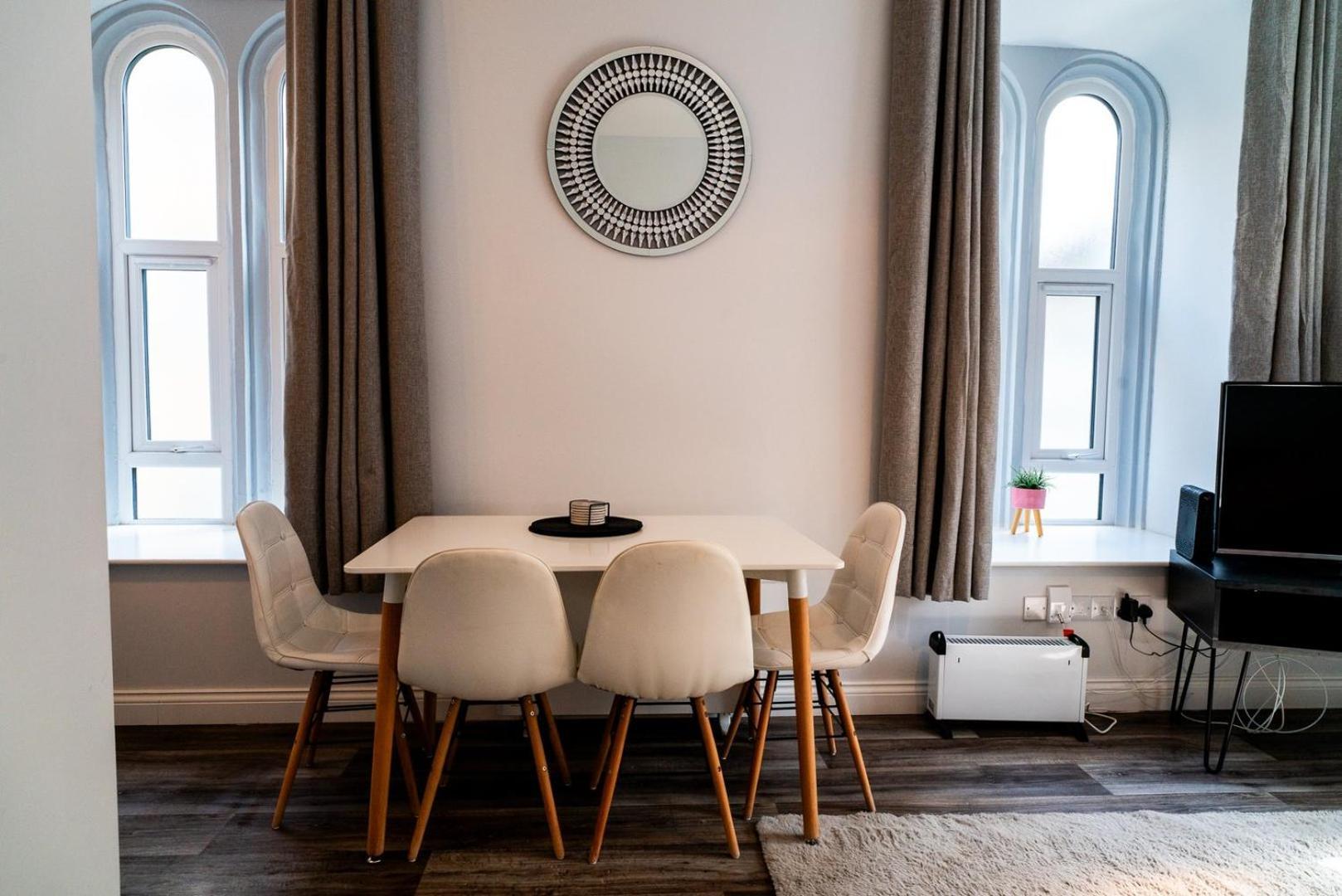 Free Parking | Smart Tv | 4 Guests Apartment Swansea Phòng bức ảnh